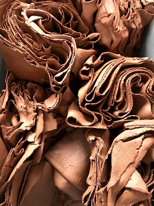 Teigblätter aus Ton, Foto Sadhyo