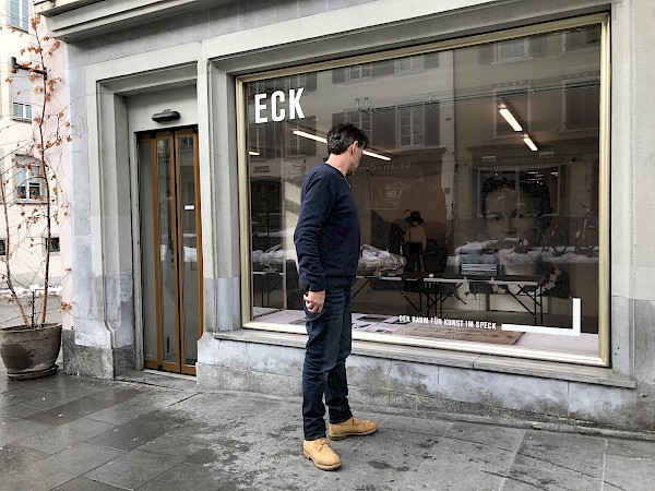 Stephan Wittmer vor dem ECK, Foto Sadhyo