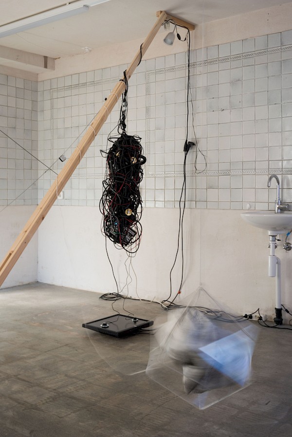 Installationsansicht, Detail, Foto bittelangsam